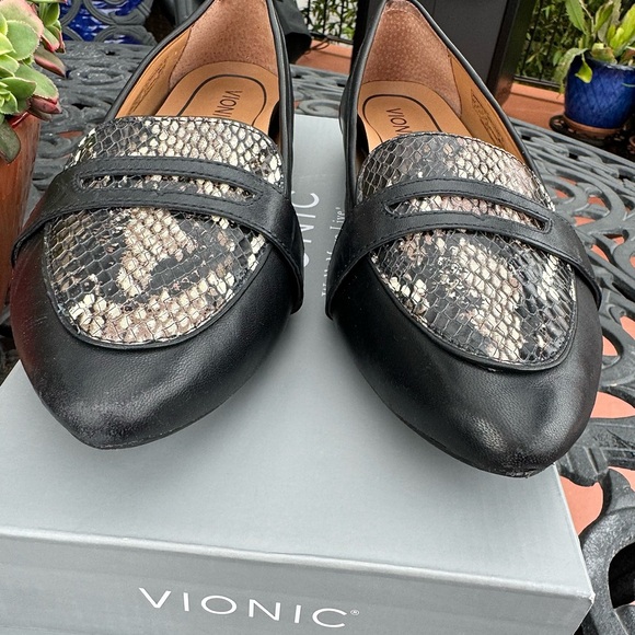 👁️‍🗨️Vionic Savannah Black Snake Skin Slip-On Leather Penny Loafers. Size 9 - Picture 3 of 9